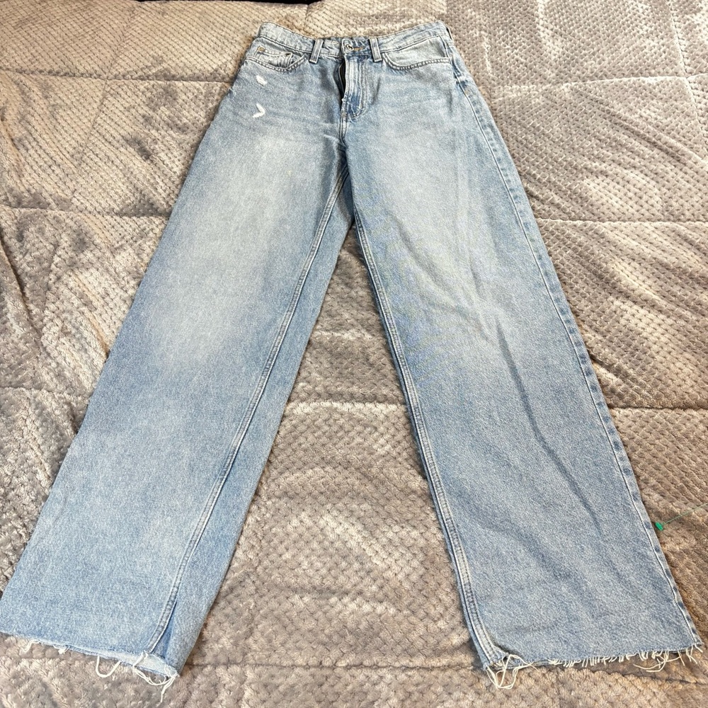 H&M &Denim High Waist Wide Leg Jeans Light Wash Blue Size 4 Raw Hem Distressed